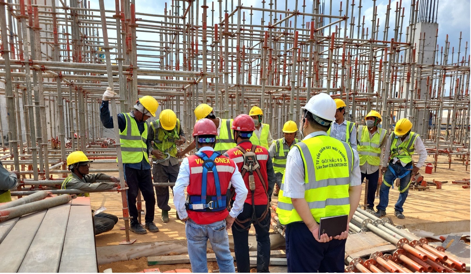 Giám sát môi trường trong quá trình thi công của dự án: Dự Án Thành Phần 3 - Các Công Trình Thiết Yếu Trong Cảng Hàng Không Thuộc Dự Án  “Đầu Tư Xây Dựng Cảng Hàng Không Quốc Tế Long Thành Giai Đoạn 1”
